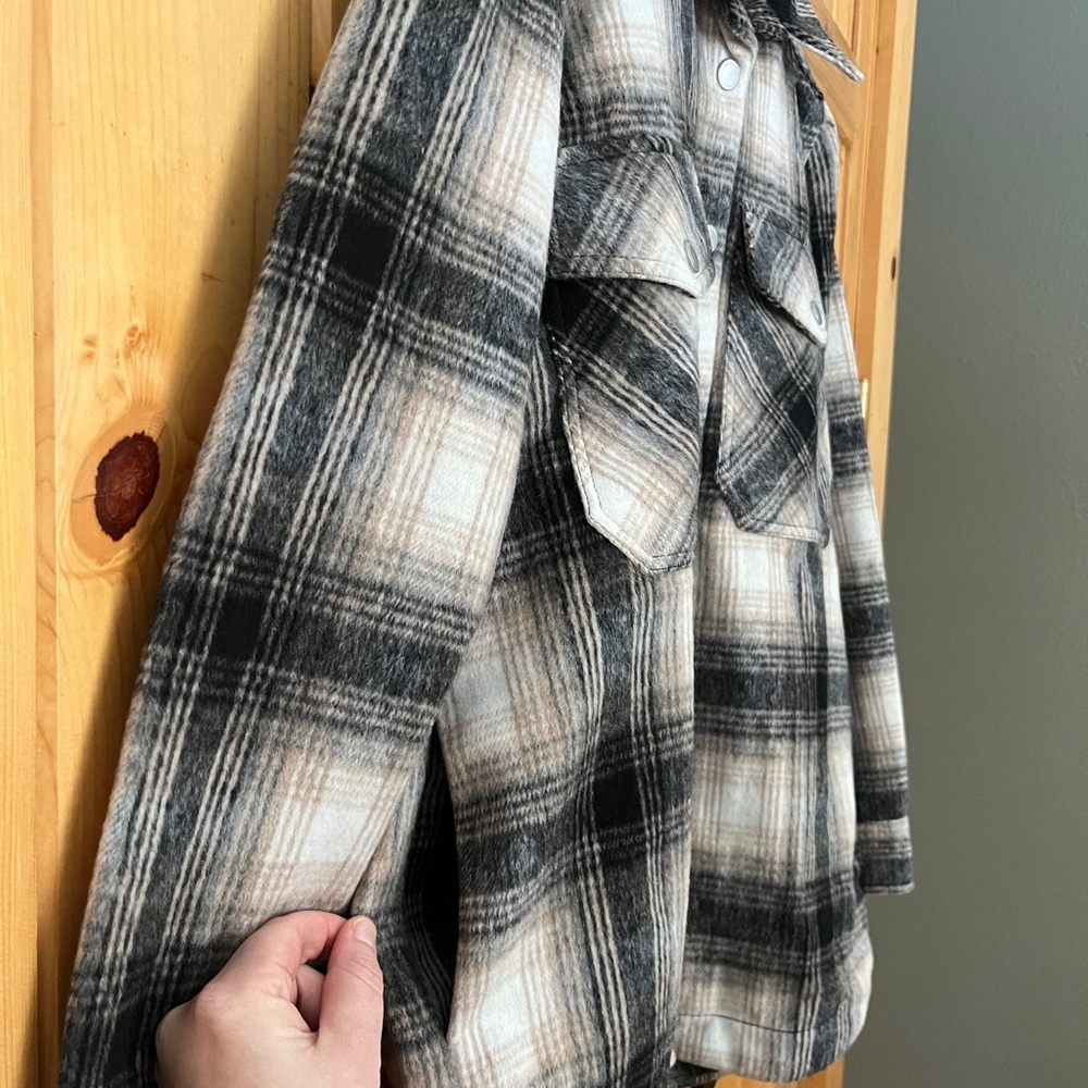 Blank NYC Plaid Shacket- Black, Tan and Cream Wool Blend Size M - Picture 4 of 8